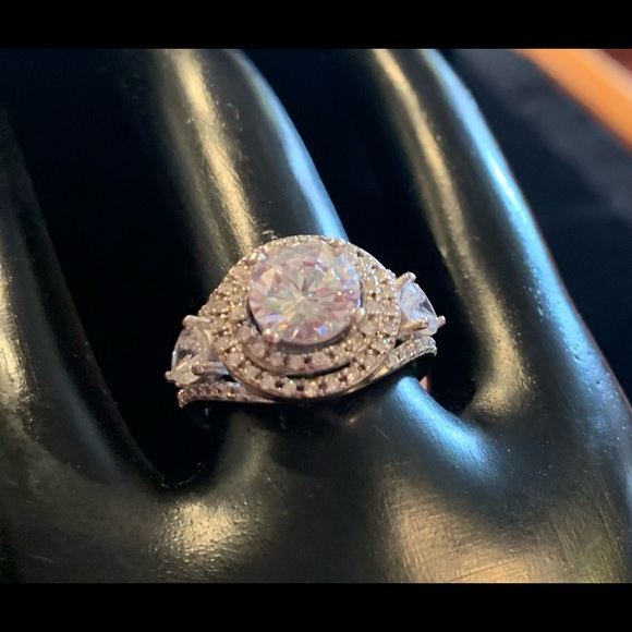 Stunning Italian CZ Ring - Picture 3 of 7